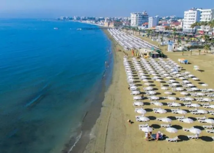 By The Way アパート ラルナカ